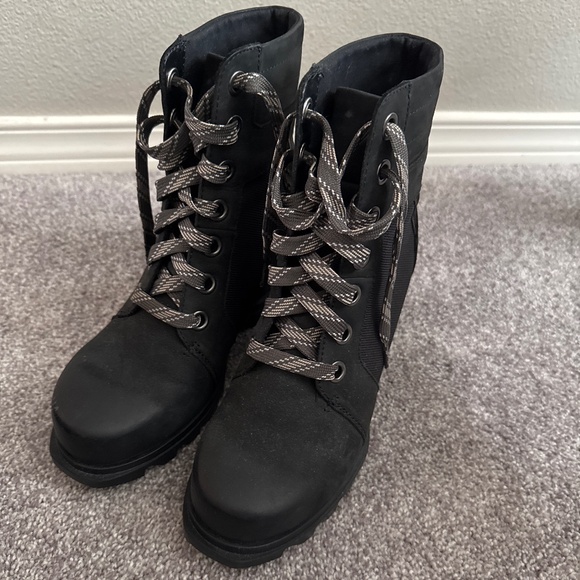 Sorel booties - Picture 1 of 3